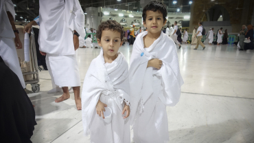 Çocuklarını Emanet Edecek Güvenli Bir Yeri Olmayan Kişinin Hacca Gitmesi Farz mıdır?