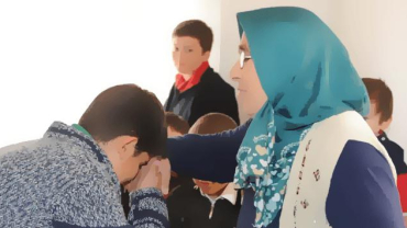 Ailem ve akrabalarım ile bütün bağlarımı kesmem caiz midir?