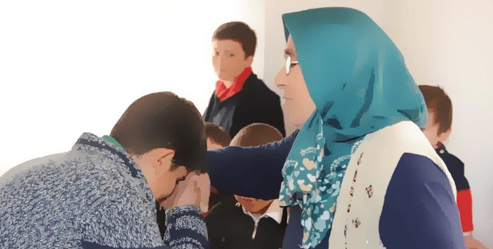 Ailem ve akrabalarım ile bütün bağlarımı kesmem caiz midir?