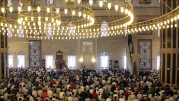 Kurban Bayramı’nda bayram namazı ve teşrik tekbirleri hakkında nelere dikkat etmeliyiz? Teşrik tekbirleri kaç vakit okunur ve mezheplere göre hükmü nedir?