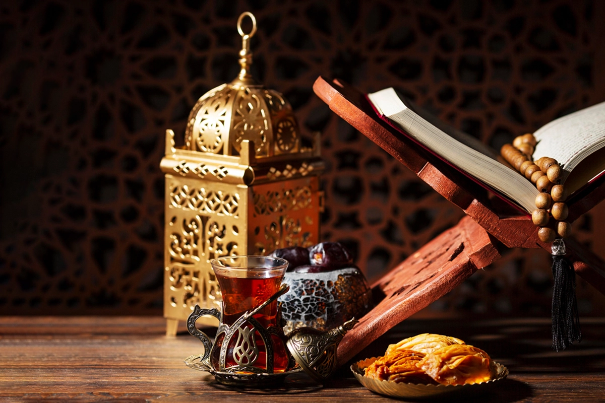 Zilhicce ayında nafile oruç tutmak istedim. Sahura kalkarım diye düşündüm; ancak uyandığımda imsak vakti girmişti. Bu durumda Ramazan orucunda olduğu gibi öğle vaktine kadar niyet edip oruç tutabilir miyim?